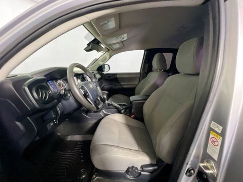 Used 2018 Toyota Tacoma SR RWD image 14