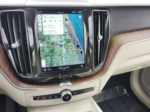 Used 2022 Volvo XC60 B5 Momentum w/ Protection Package Premier image 25