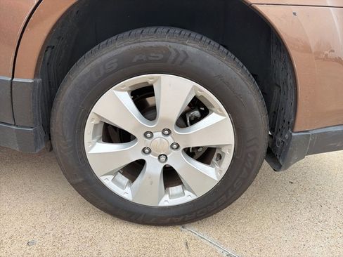 Used 2011 Subaru Outback 2.5i Limited image 10