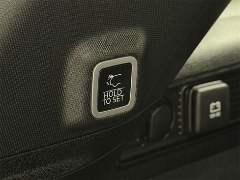 Certified 2022 Jeep Grand Cherokee Summit w/ Luxury Tech Group V image 11