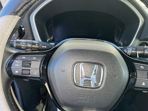 Used 2025 Honda Pilot EX-L image 7