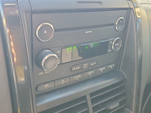 Used 2010 Ford Explorer Sport Trac XLT image 21