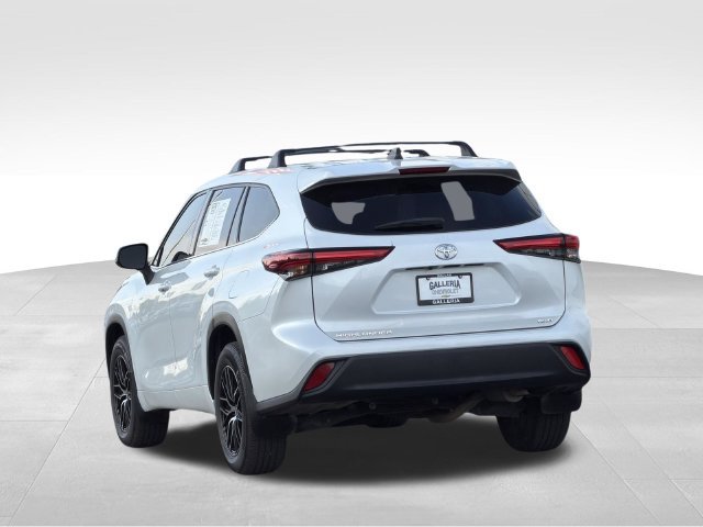 Used 2022 Toyota Highlander L AWD/4WD image 5