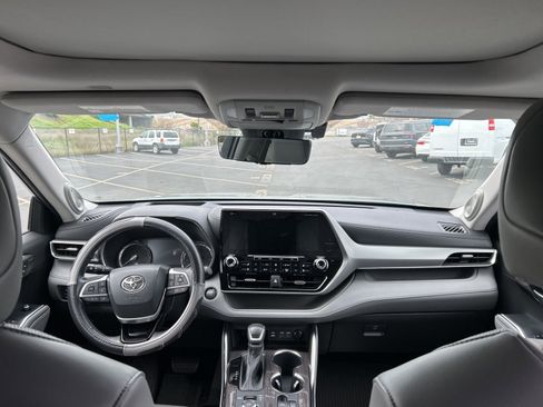 Certified 2022 Toyota Highlander Platinum image 8