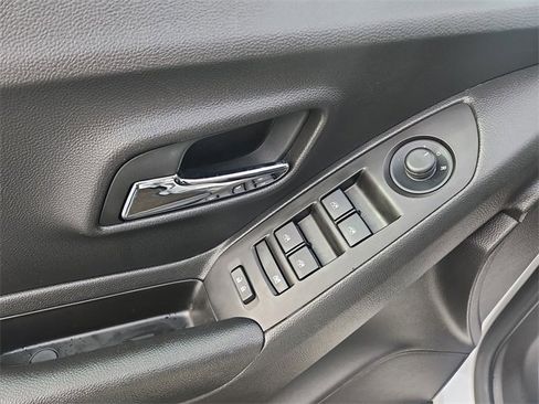 Certified 2022 Chevrolet Trax LT w/ Driver Confidence Package image 22