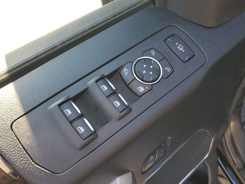 Used 2018 Ford F250 Lariat w/ Chrome Package image 18