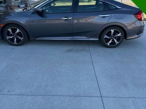 Used 2017 Honda Civic Touring image 19