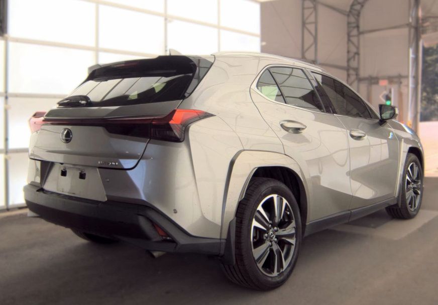 Used 2022 Lexus UX 200 w/ Premium Package FWD image 5