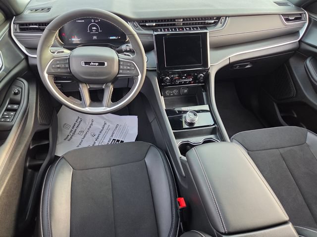Used 2024 Jeep Grand Cherokee L Altitude RWD image 10