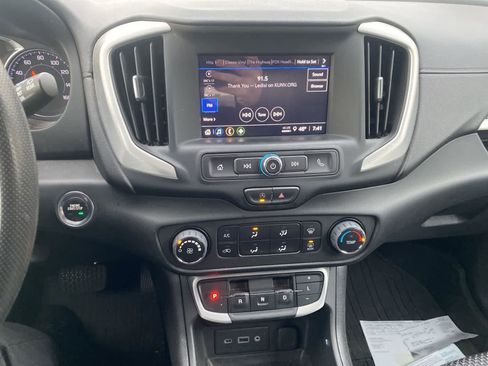 Used 2022 GMC Terrain SLE w/ Elevation Edition image 15