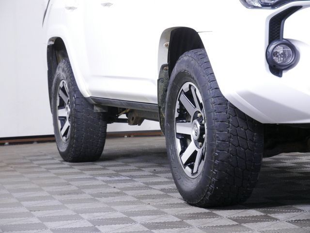 Used 2018 Toyota 4Runner TRD Off-Road Premium AWD/4WD image 2