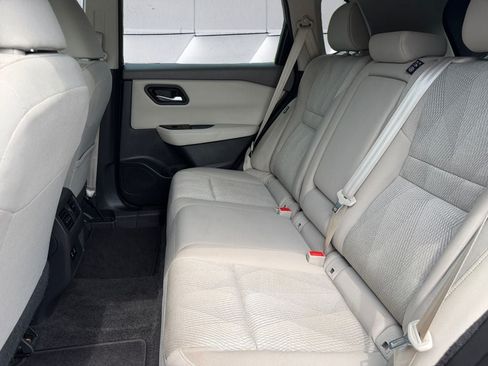 Used 2025 Nissan Rogue SV AWD/4WD image 14