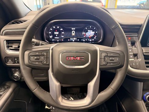 Used 2023 GMC Yukon XL SLT w/ SLT Premium Package image 31