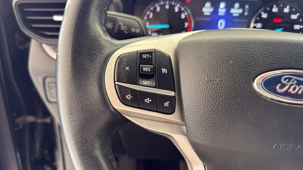 Used 2023 Ford Explorer XLT AWD/4WD image 4