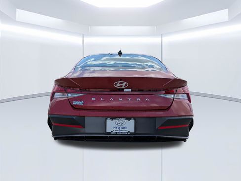 Certified 2025 Hyundai Elantra SEL image 5