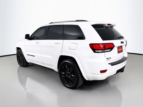 Used 2018 Jeep Grand Cherokee Laredo AWD/4WD image 6