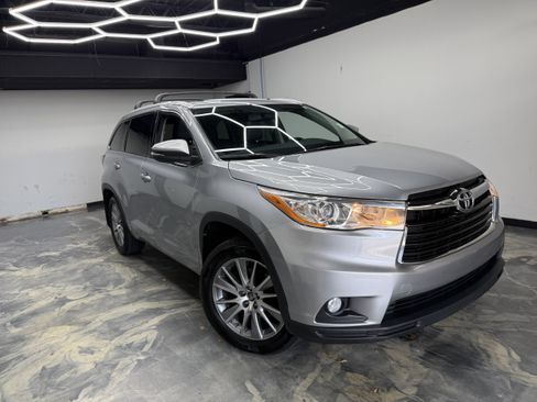 Used 2016 Toyota Highlander XLE AWD/4WD image 5