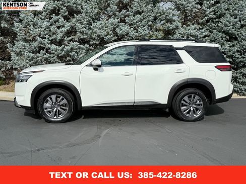 Used 2025 Nissan Pathfinder SV image 4