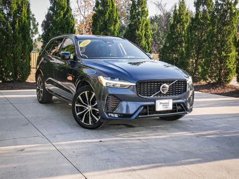 Used 2025 Volvo XC60 B5 Plus image 2