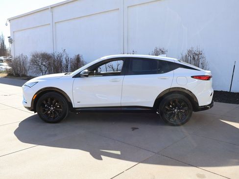 Used 2025 Buick Envista Sport Touring image 2