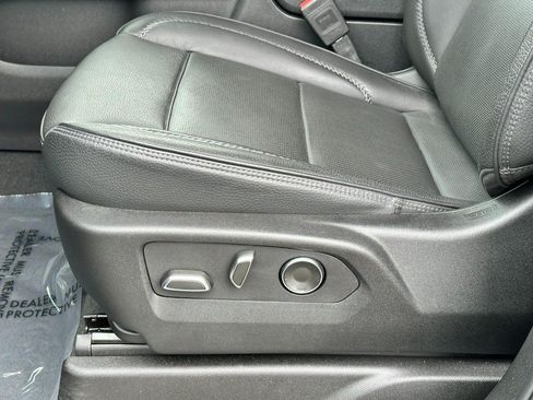 Used 2024 GMC Yukon Denali w/ Advanced Technology Package AWD/4WD image 22