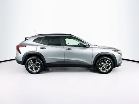Used 2025 Chevrolet Trax LT FWD image 10