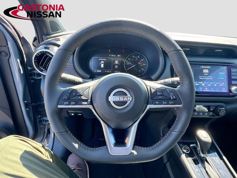 Used 2024 Nissan Kicks SR w/ SR Premium Package FWD image 11