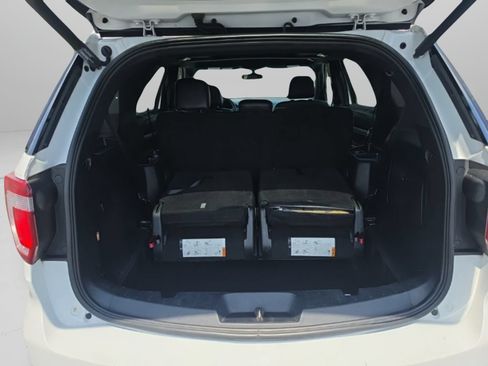 Used 2016 Ford Explorer XLT w/ Equipment Group 202A FWD image 17