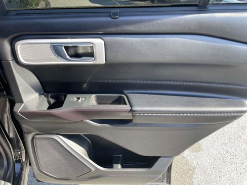 Used 2020 Ford Explorer Platinum AWD/4WD image 39