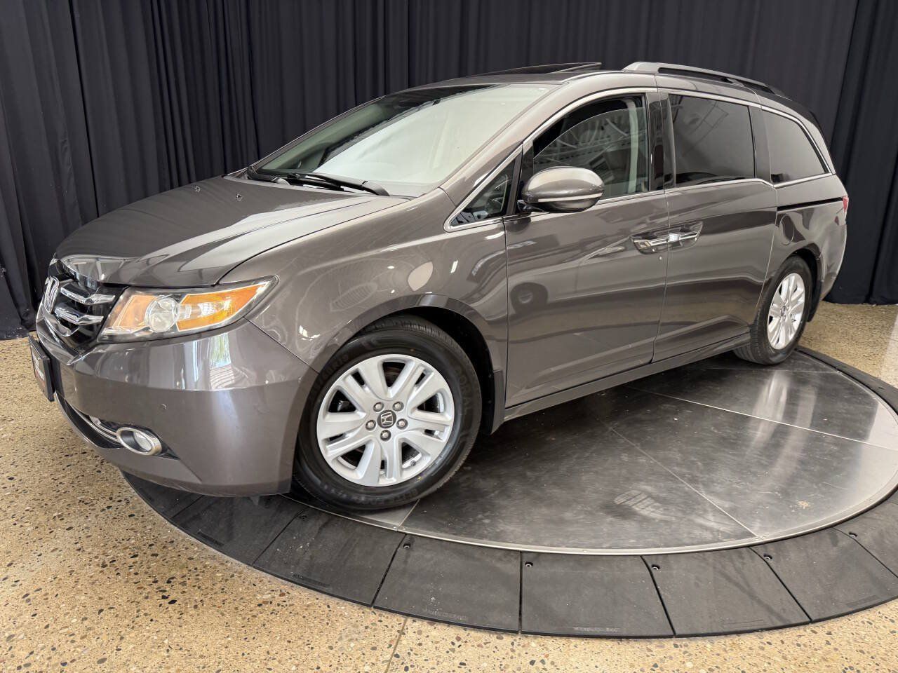 Used 2014 Honda Odyssey Touring image 2