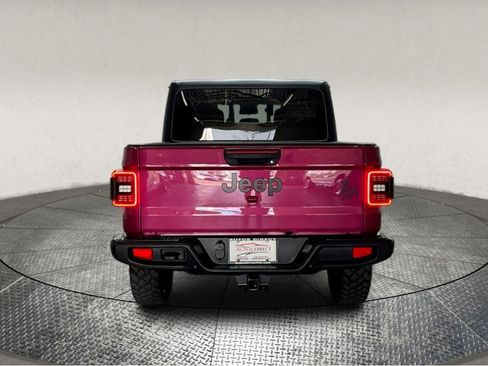 Used 2024 Jeep Gladiator Sport image 7