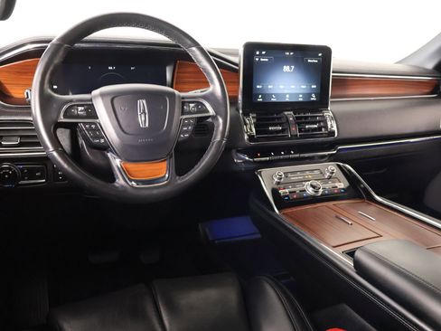 Used 2020 Lincoln Navigator Reserve w/ Luxury Package AWD/4WD image 2