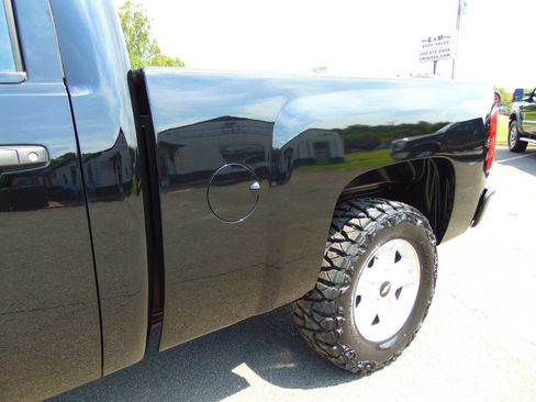 Used 2010 Chevrolet Silverado 1500 LT w/ Interior Plus Package AWD/4WD image 23