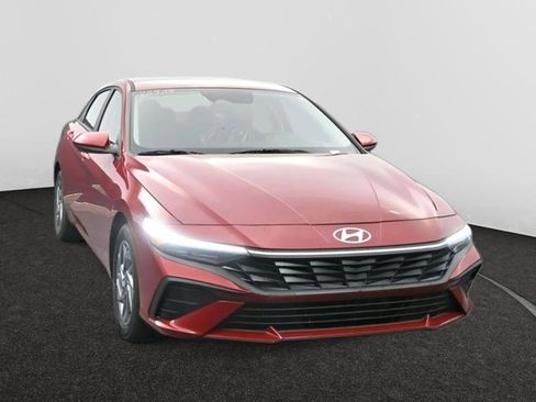 Used 2025 Hyundai Elantra Blue image 1