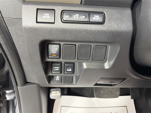 Used 2022 Nissan Frontier SV w/ Technology Package AWD/4WD image 25