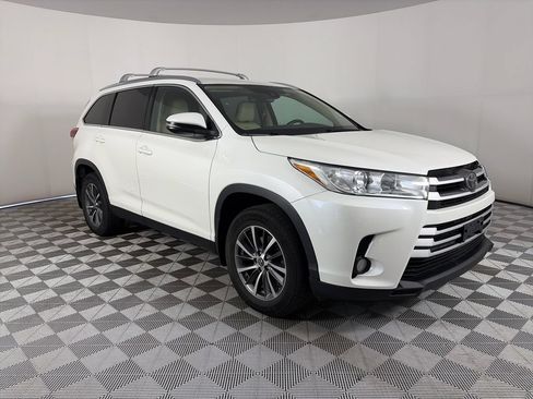Used 2019 Toyota Highlander XLE AWD/4WD image 1