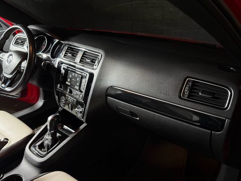 Used 2015 Volkswagen Jetta Sport FWD image 18