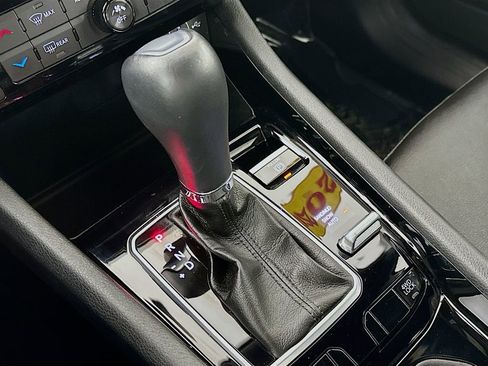 Certified 2024 Jeep Compass Limited image 25