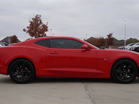 Used 2020 Chevrolet Camaro LT image 10