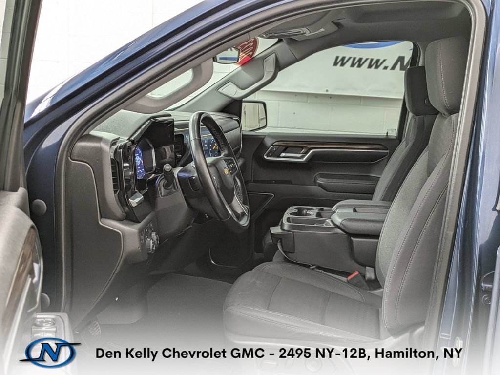 Used 2023 Chevrolet Silverado 1500 LT AWD/4WD image 5