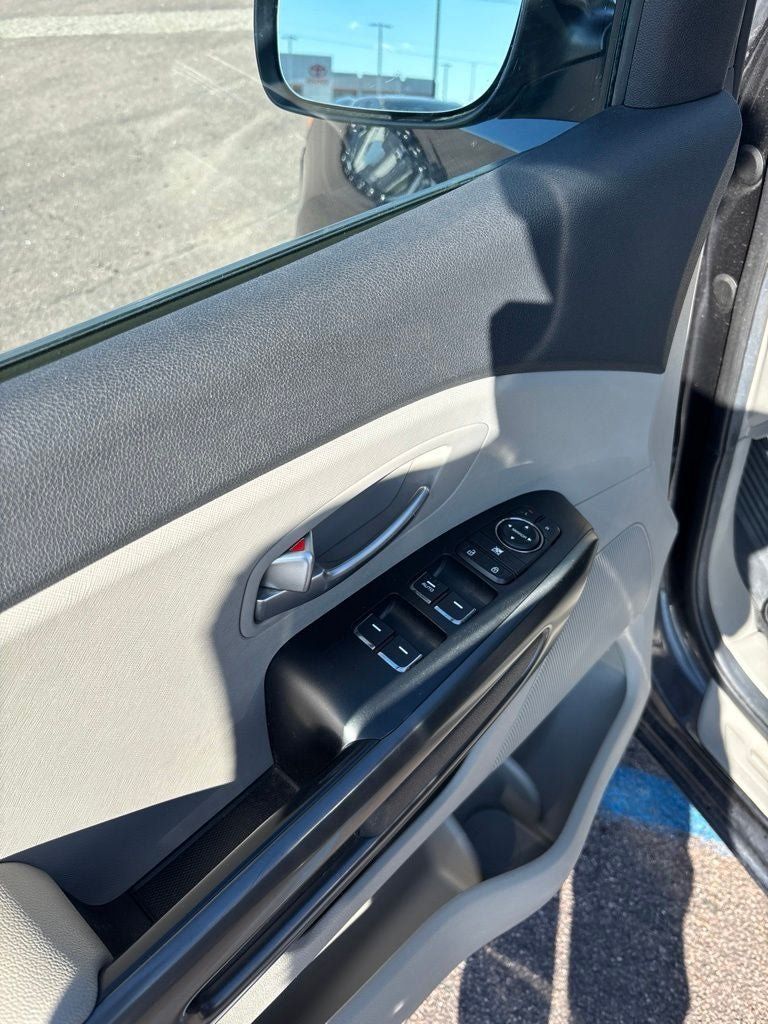 Used 2021 Kia Sedona EX FWD image 12