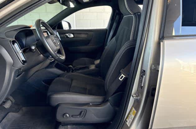 Used 2023 Volvo XC40 Recharge Ultimate AWD/4WD image 2
