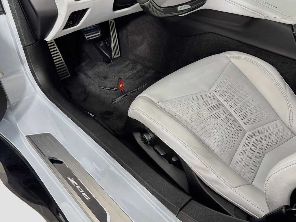 Used 2023 Chevrolet Corvette Z06 RWD image 32