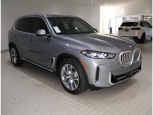 Used 2026 BMW X5 xDrive50e w/ Premium Package AWD/4WD image 9