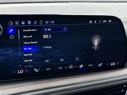 Used 2025 Chevrolet Suburban Z71 image 28