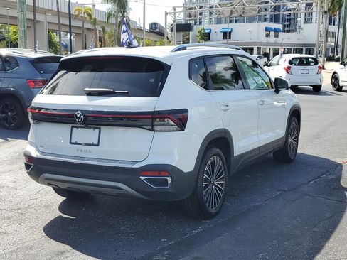 Used 2025 Volkswagen Taos SE image 5