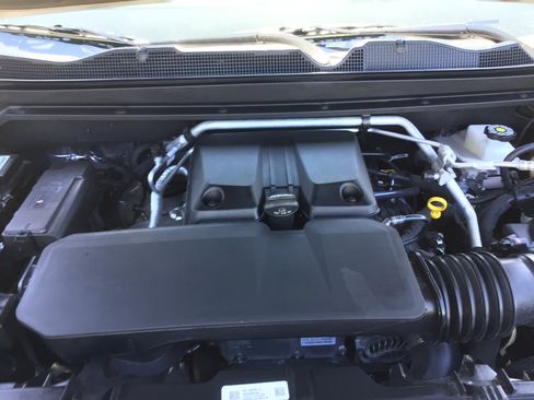 Used 2025 Chevrolet Colorado ZR2 w/ Technology Package AWD/4WD image 7