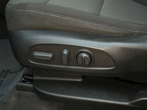 Used 2022 Chevrolet Traverse LT w/ Midnight/Sport Edition image 23