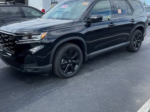 Used 2024 Honda Pilot Elite image 1