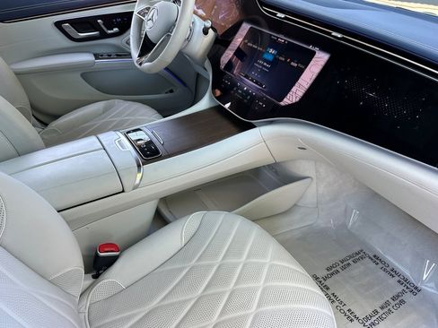 Certified 2022 Mercedes-Benz EQS 580 4MATIC Sedan image 36